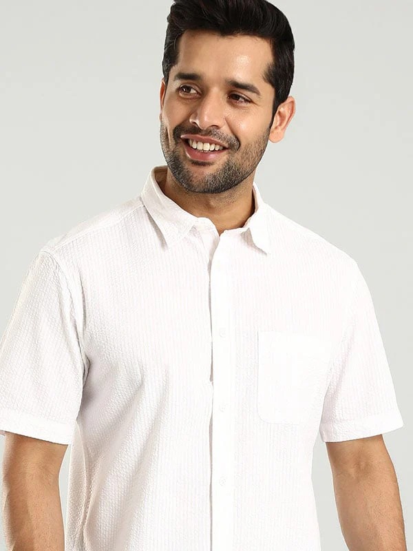 Indian Terrain Men's Regular Fit Half Sleeve Striped White Shirt